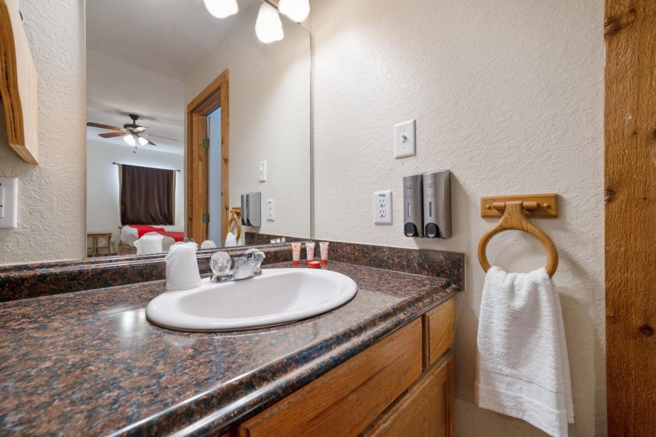 Oyo Hotel Kenedy Downtown - Us 181 Bagian luar foto